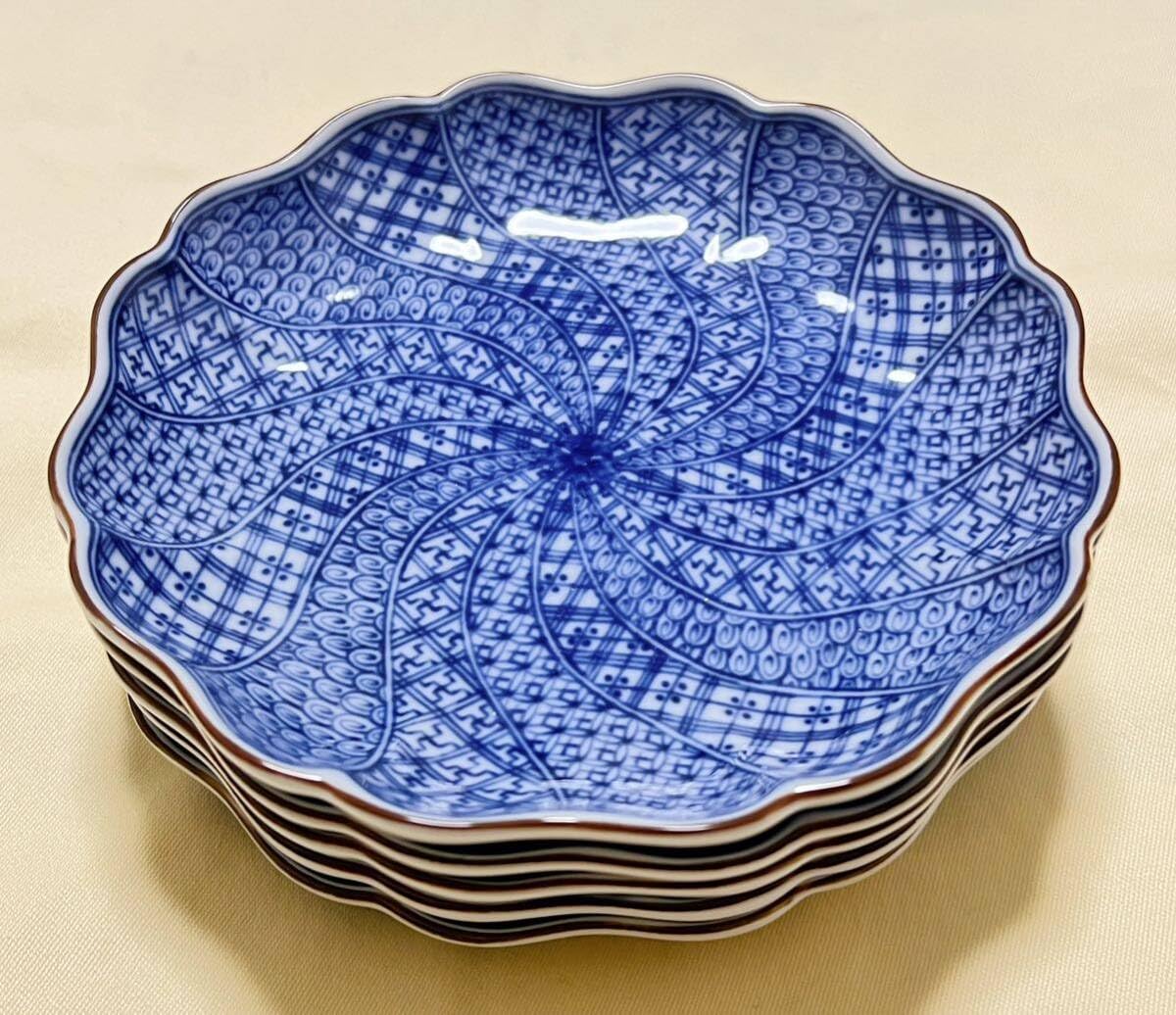 Amazon.co.jp: たち吉橘吉 染付捻祥瑞 輪花中皿5枚 縁起銘々皿 : おもちゃ