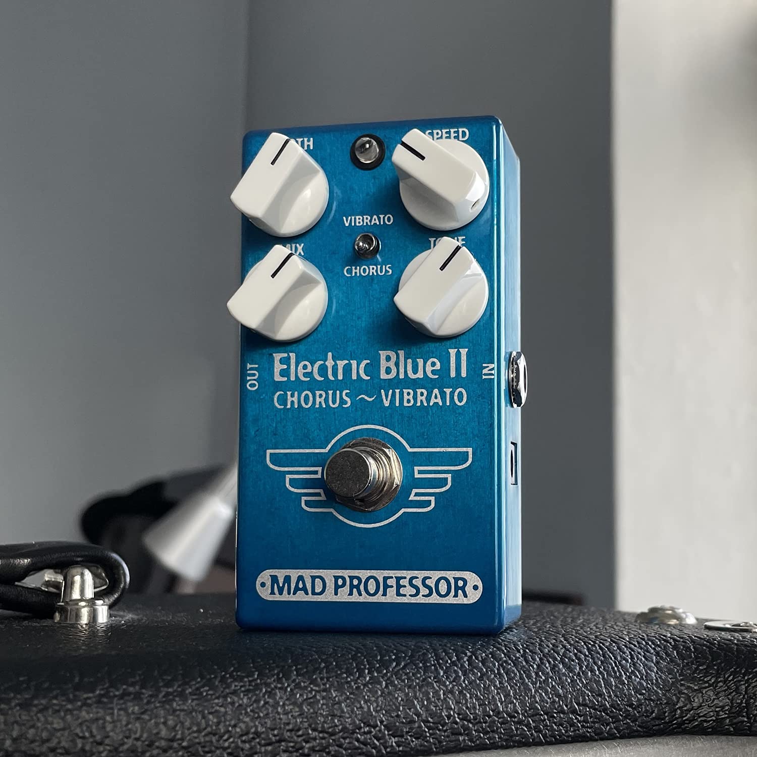 Amazon.com: Mad Professor Electric Blue II Chorus Vibrato