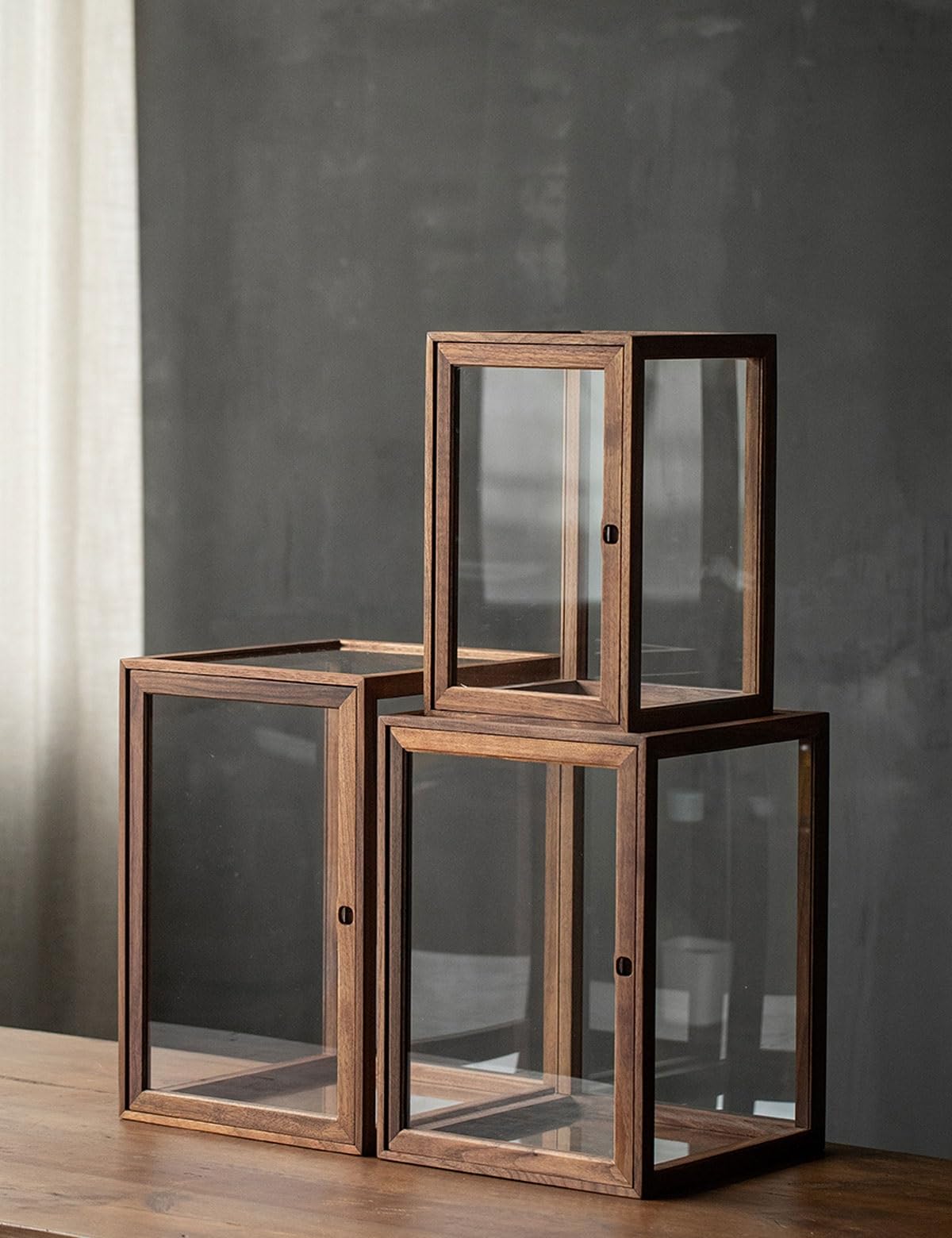 Amazon｜クリアブラックウォールナット木製ディスプレイケース