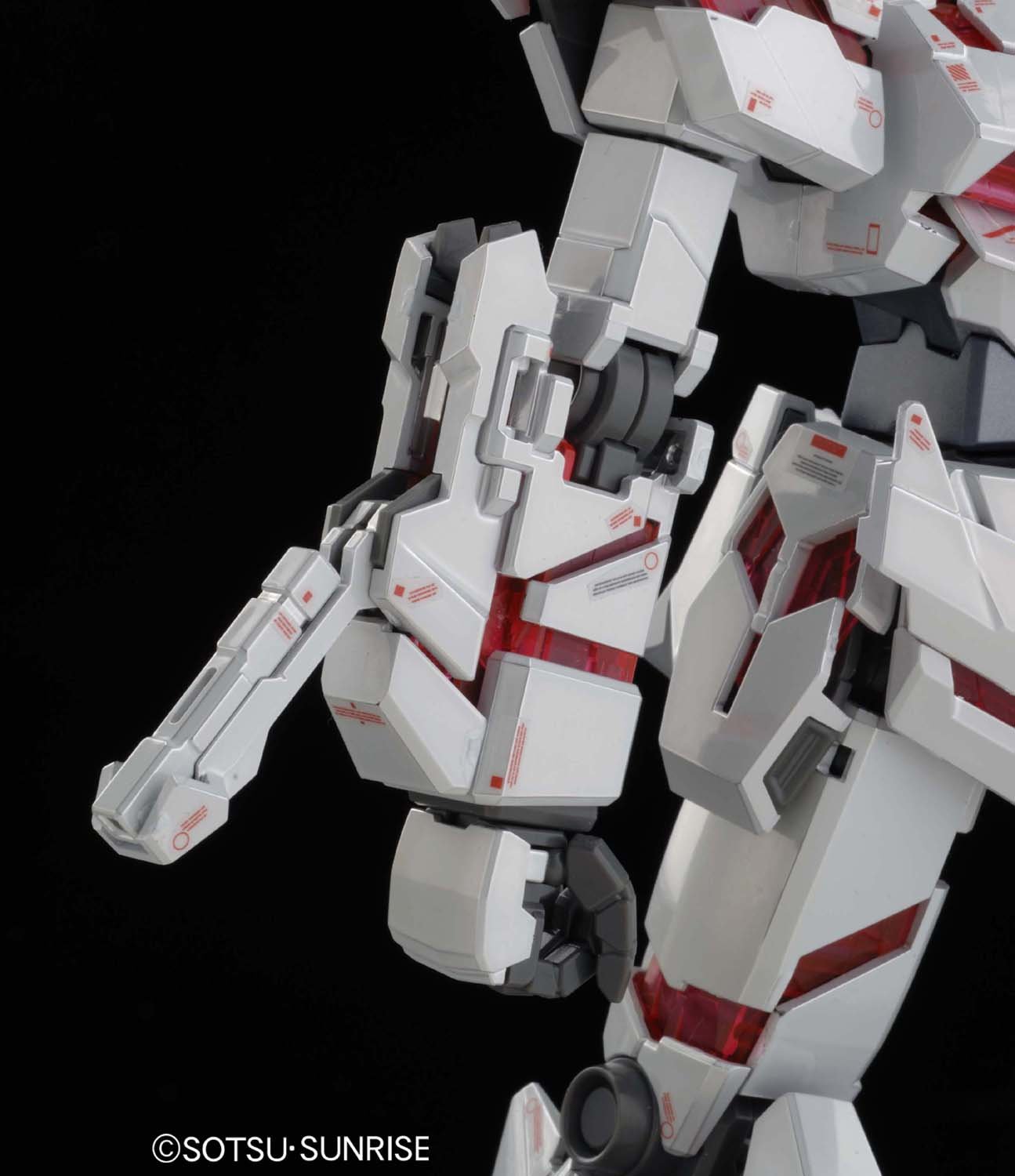 Amazon | MG 1/100 RX-0 ユニコーンガンダムVer.Ka チタニウム