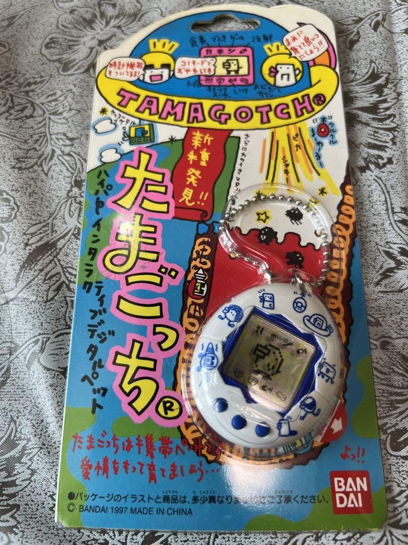 Amazon | バンダイ 新種発見!!たまごっち 白（柄） 初代