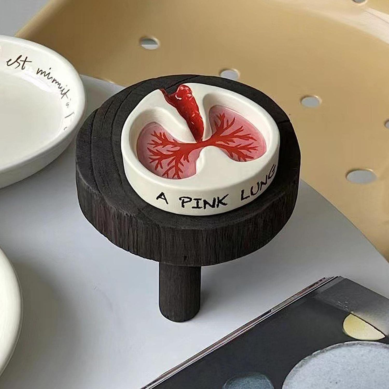 Amazon.co.jp: ピンク肺灰皿 - 肺の形の灰皿 - ユニークな樹脂