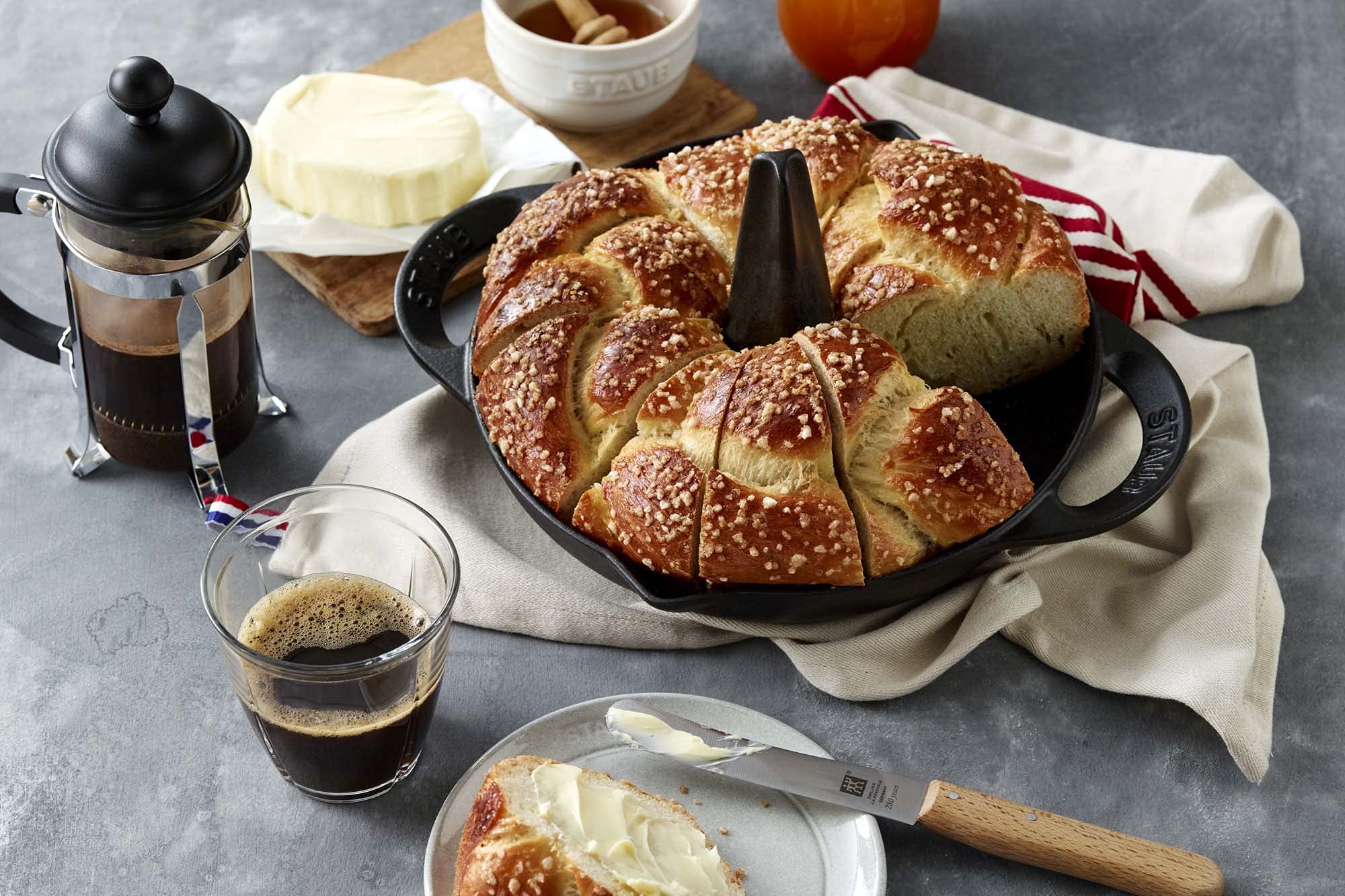 Amazon.co.jp : staub ストウブ 「 チキンロースター 24cm ブラック