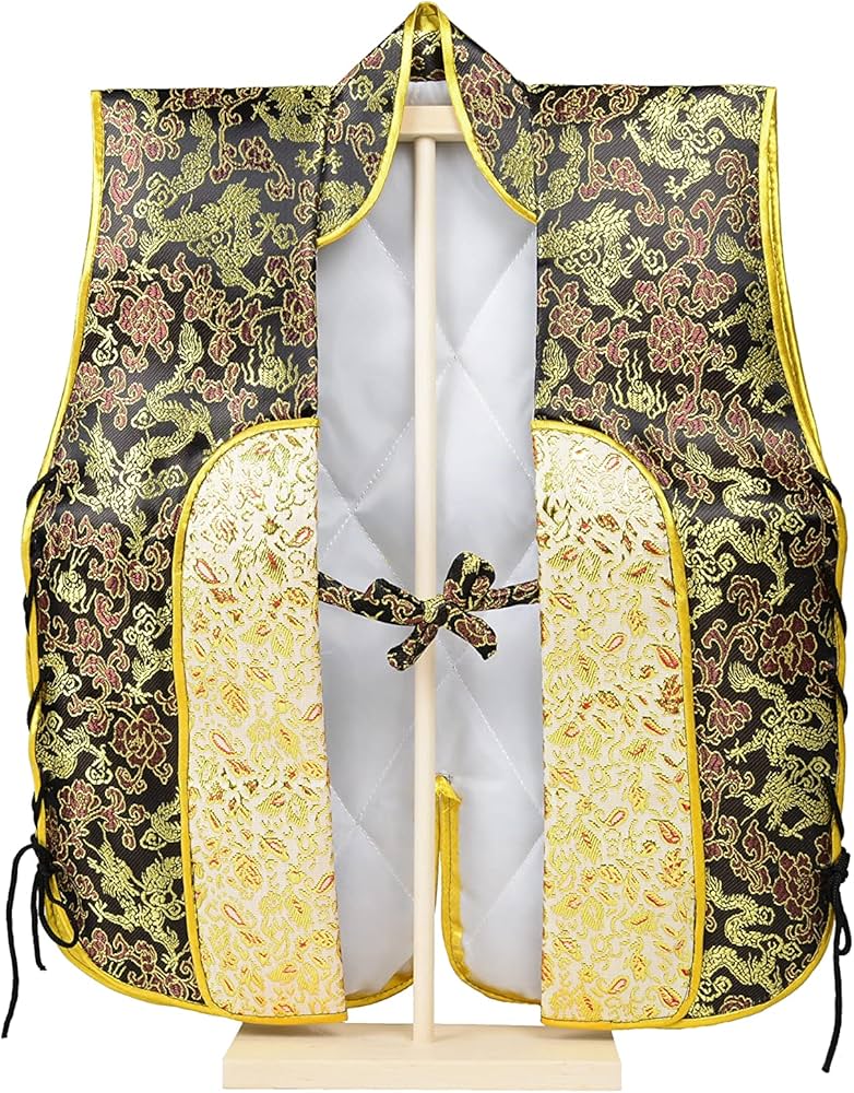 Amazon | 五月人形 陣羽織 金襴 烏帽子ハチマキ付 飾り台付セット (D