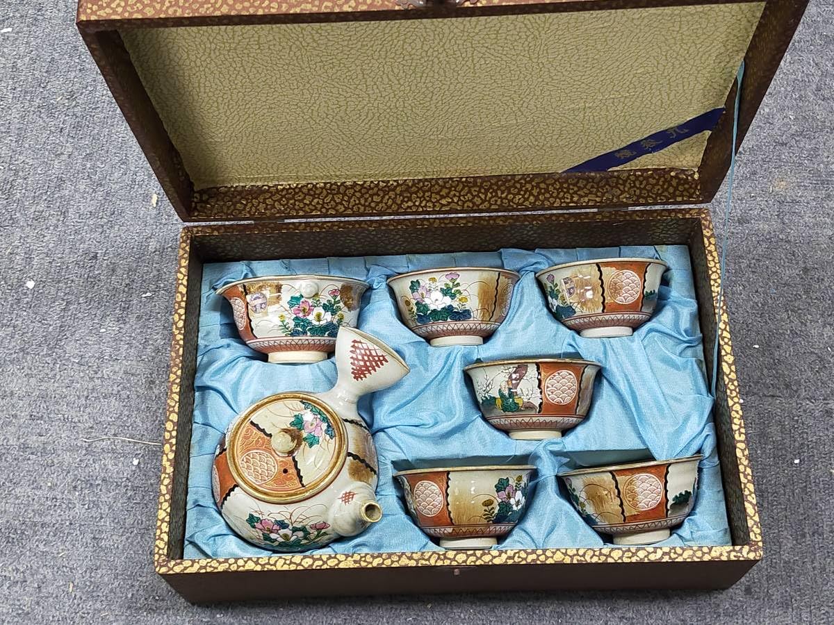 時代 九谷 庄三 金彩色絵 花唐人文 茶器揃 箱付き 時代 九谷 庄三 金