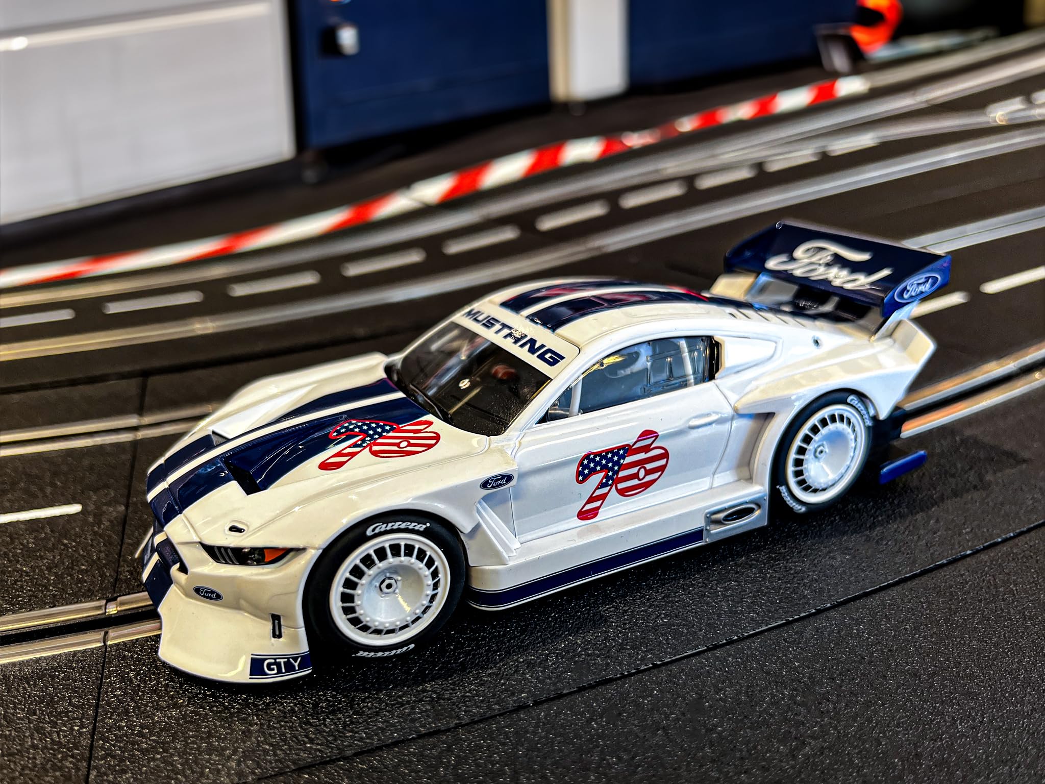 Amazon | Carrera 31083 フォード マスタング GTY No.76 1:32スケール