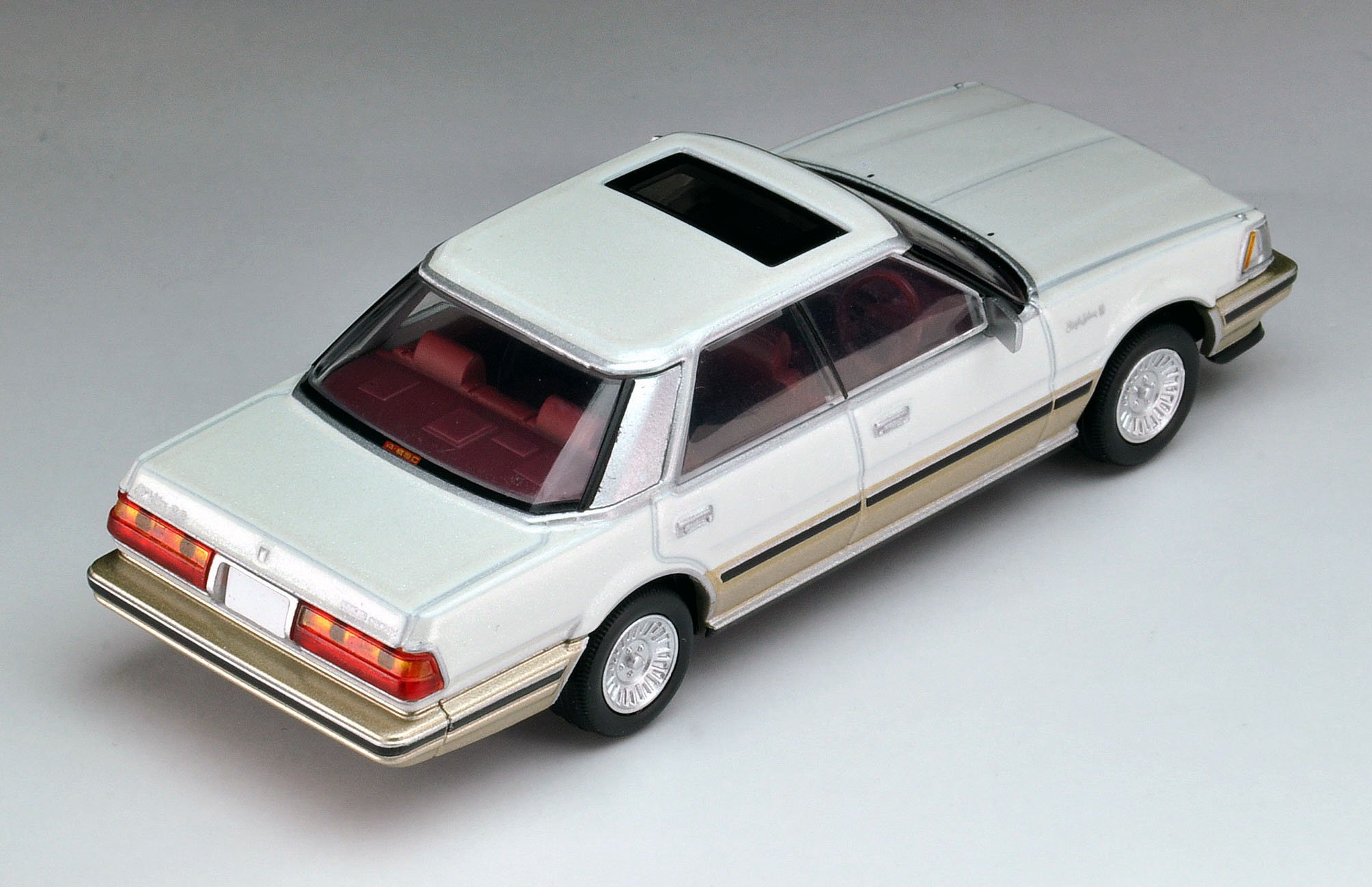 Amazon | トミカリミテッドヴィンテージ ネオ 1/64 LV-N176b クラウン