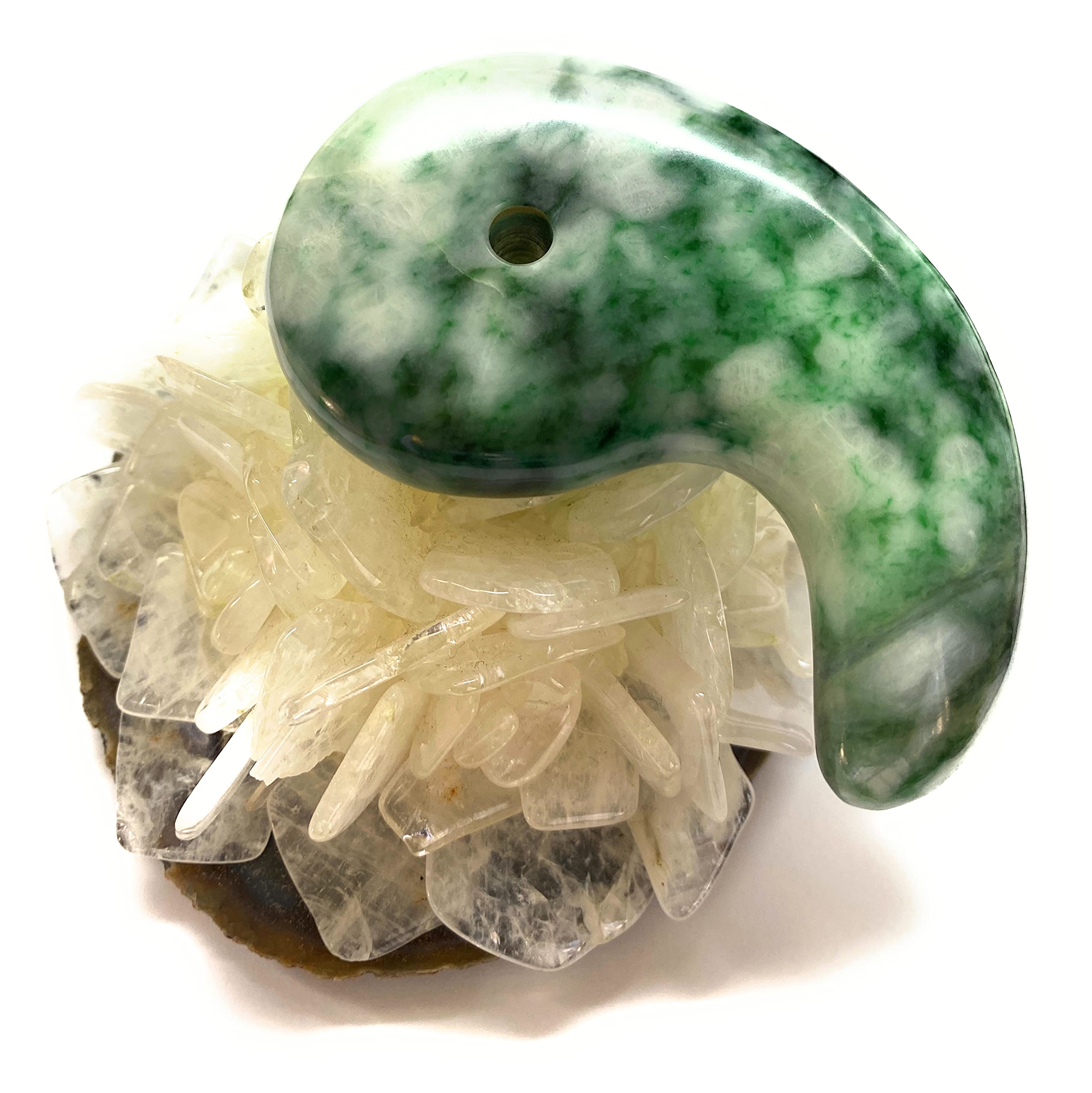 Amazon.co.jp: 糸魚川翡翠 勾玉 置物 小滝産 80mm (theory xyz) 純国産