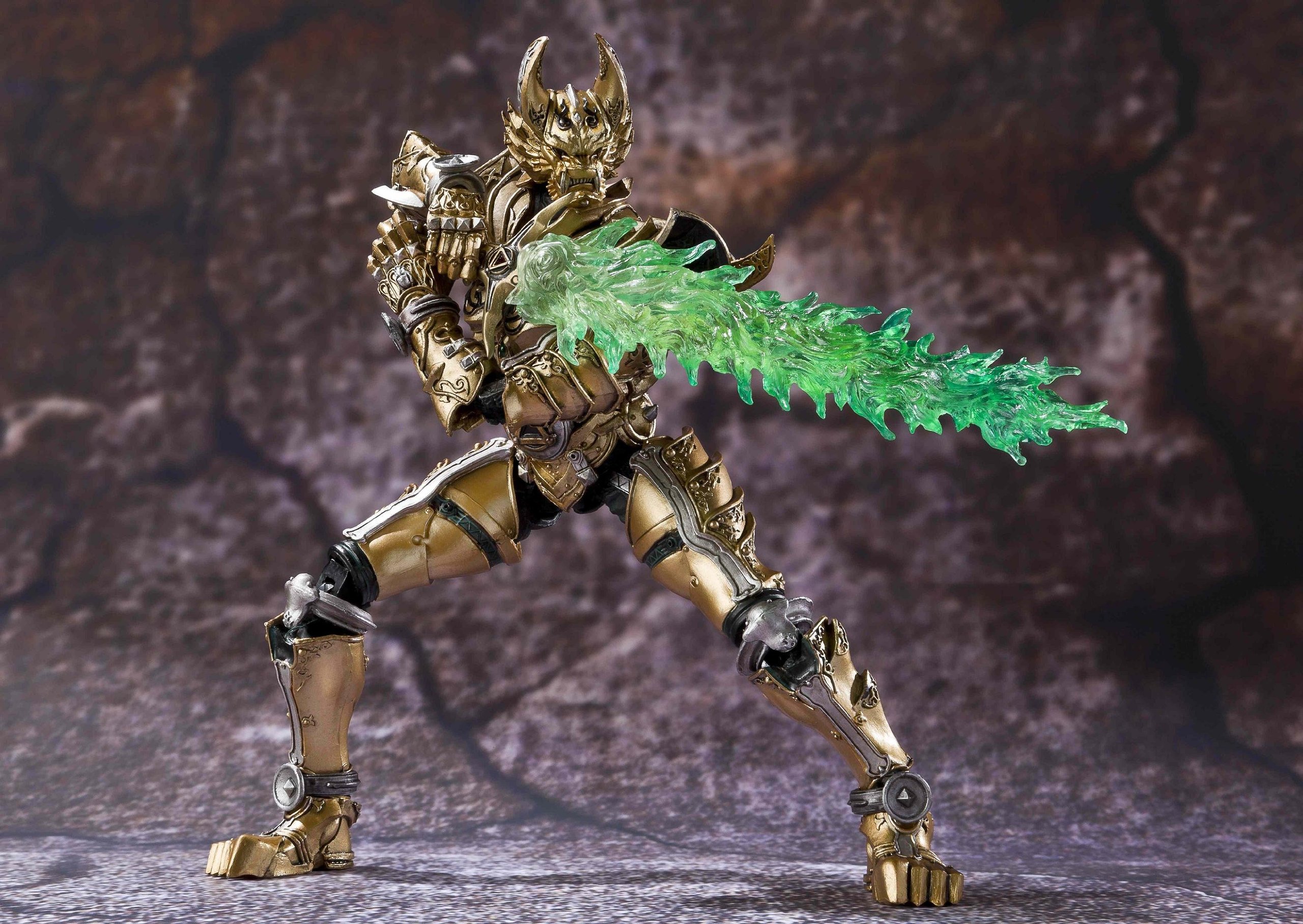 Amazon.co.jp: TAMASHII NATIONS 魔戒可動 黄金騎士 ガロ : ホビー