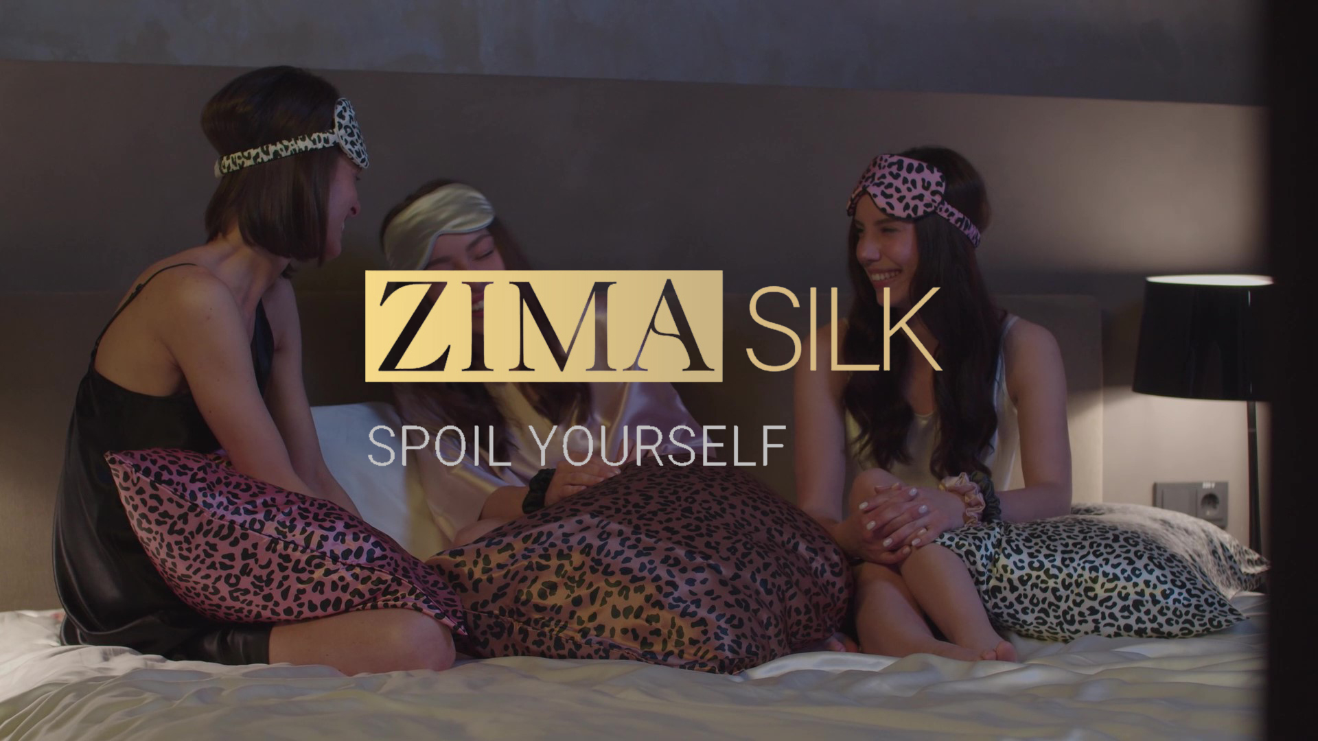 Amazon｜Zimasilk 100%ピュアシルク枕カバー1枚 髪と肌の健康に 両面19