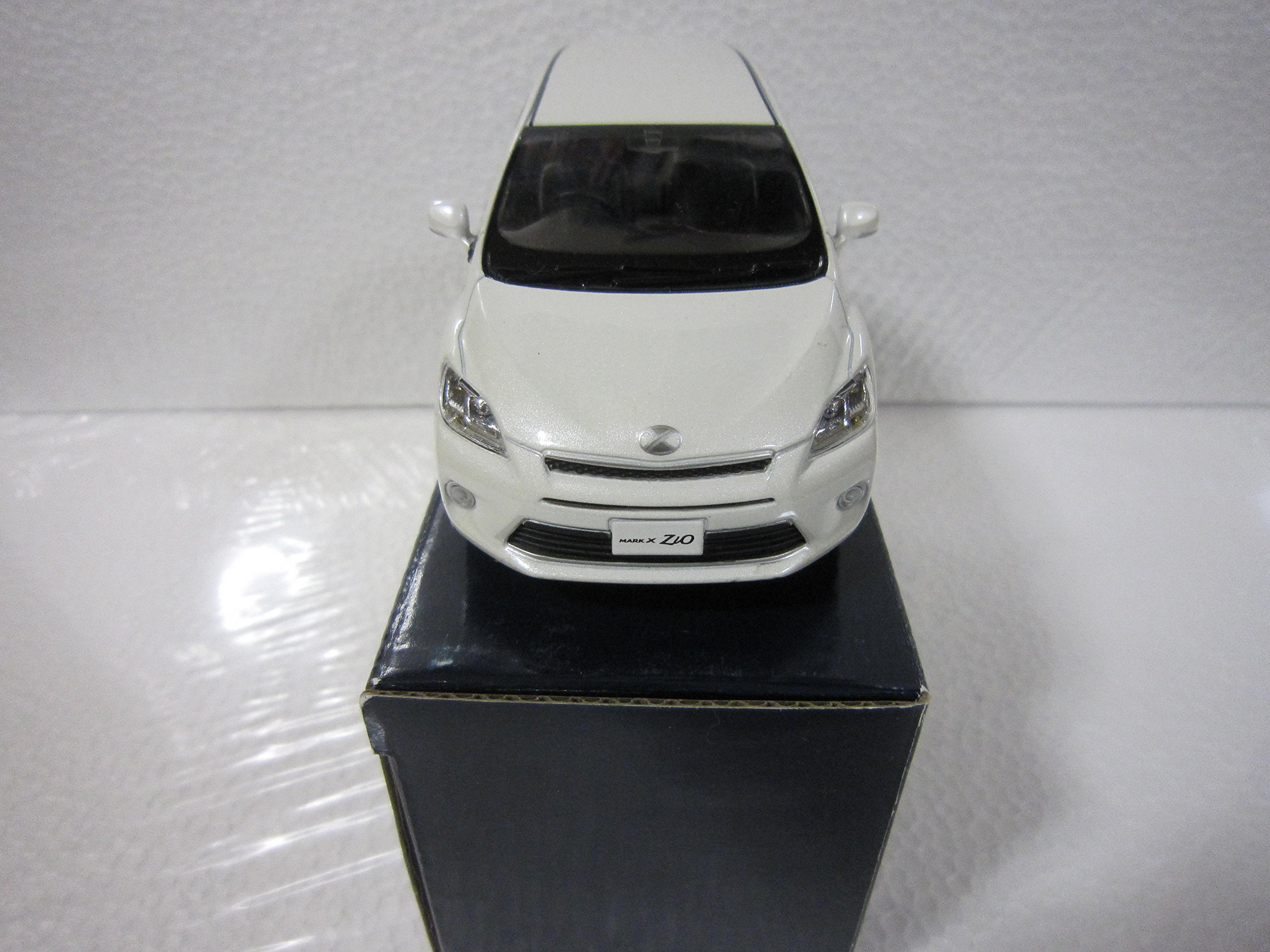 Amazon.co.jp: トヨタ 1/30 オフィシャルミニカー マークXジオ 後期