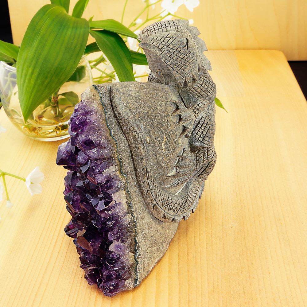 激レア！ アメジストと熔岩石のコラボ 手彫り 彫刻 トカゲ 670g 天然石