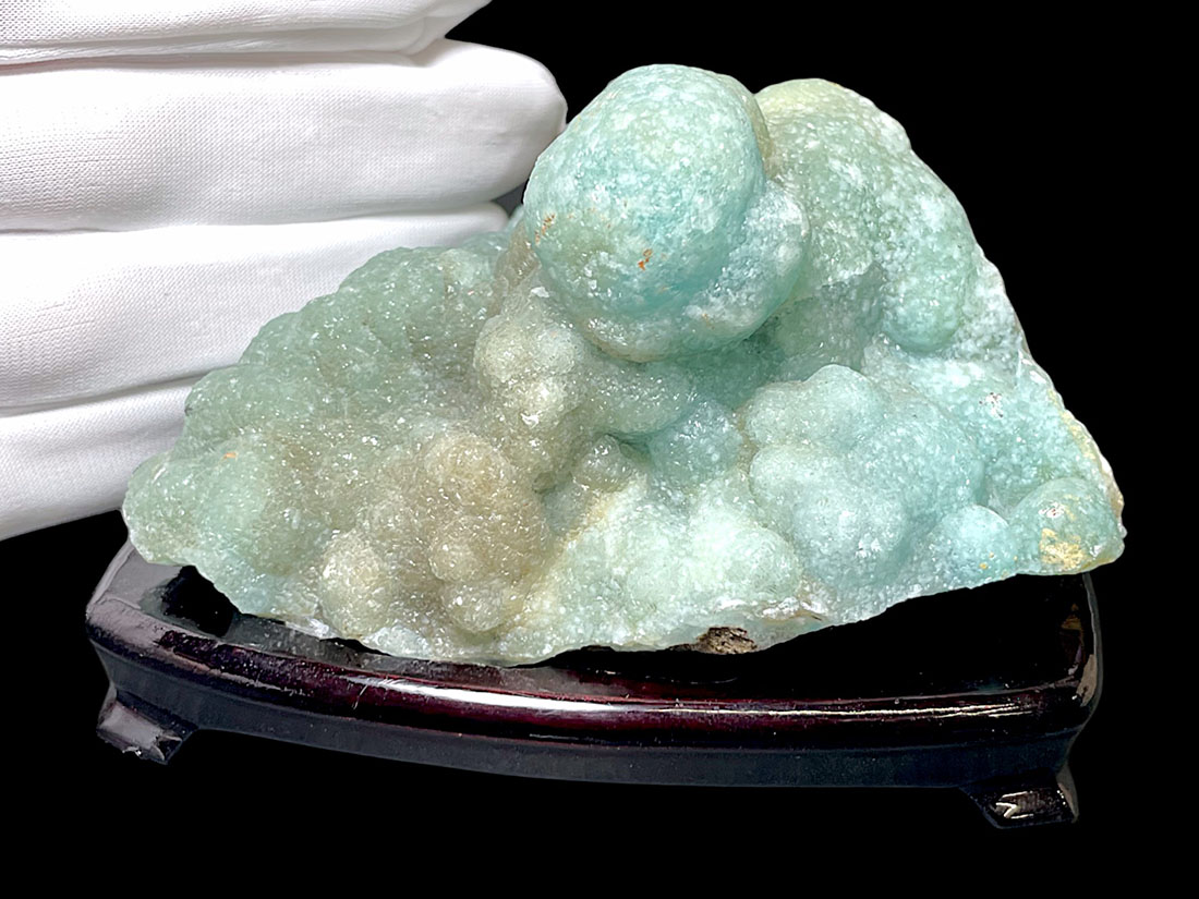 雲南省産ヘミモルファイト/Hemimorphite (異極鉱) (木製台座付き)
