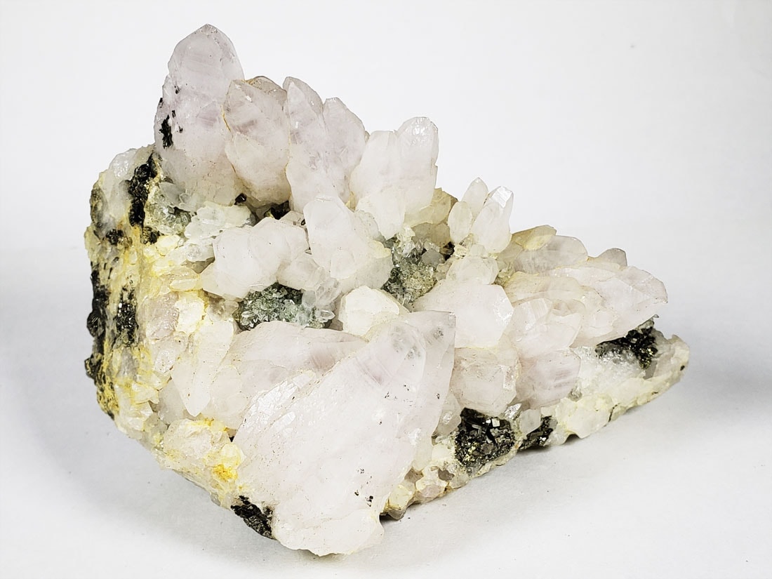 青森県尾太鉱山産 水晶/黄鉄鉱