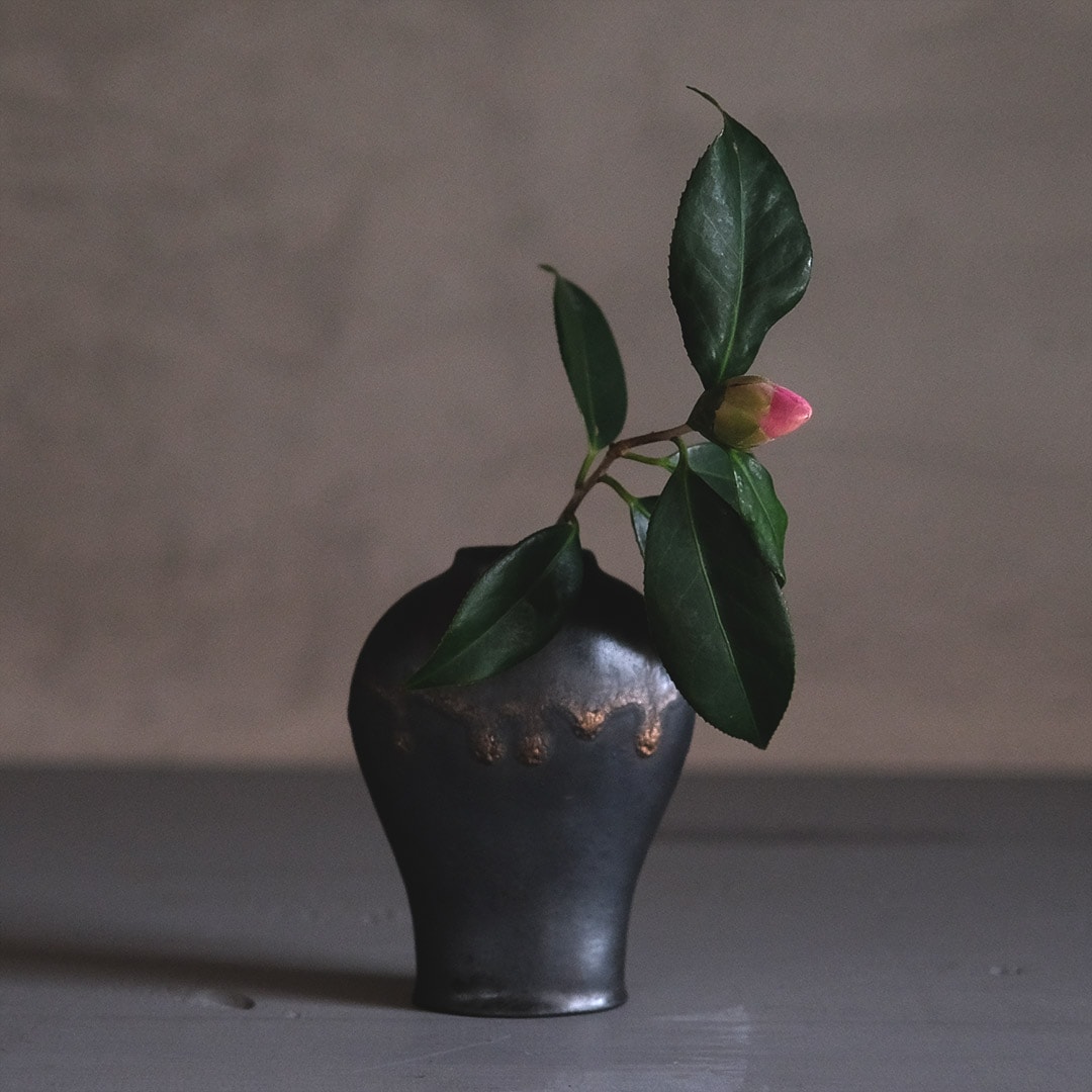 花入/撫肩/黒金 | mahofish | 糸島くらし×ここのき 公式通販サイト