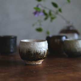 黒唐津 ぐい呑み/一点もの | 唐津焼 雅樂窯 ( うたがま ) | 糸島くらし