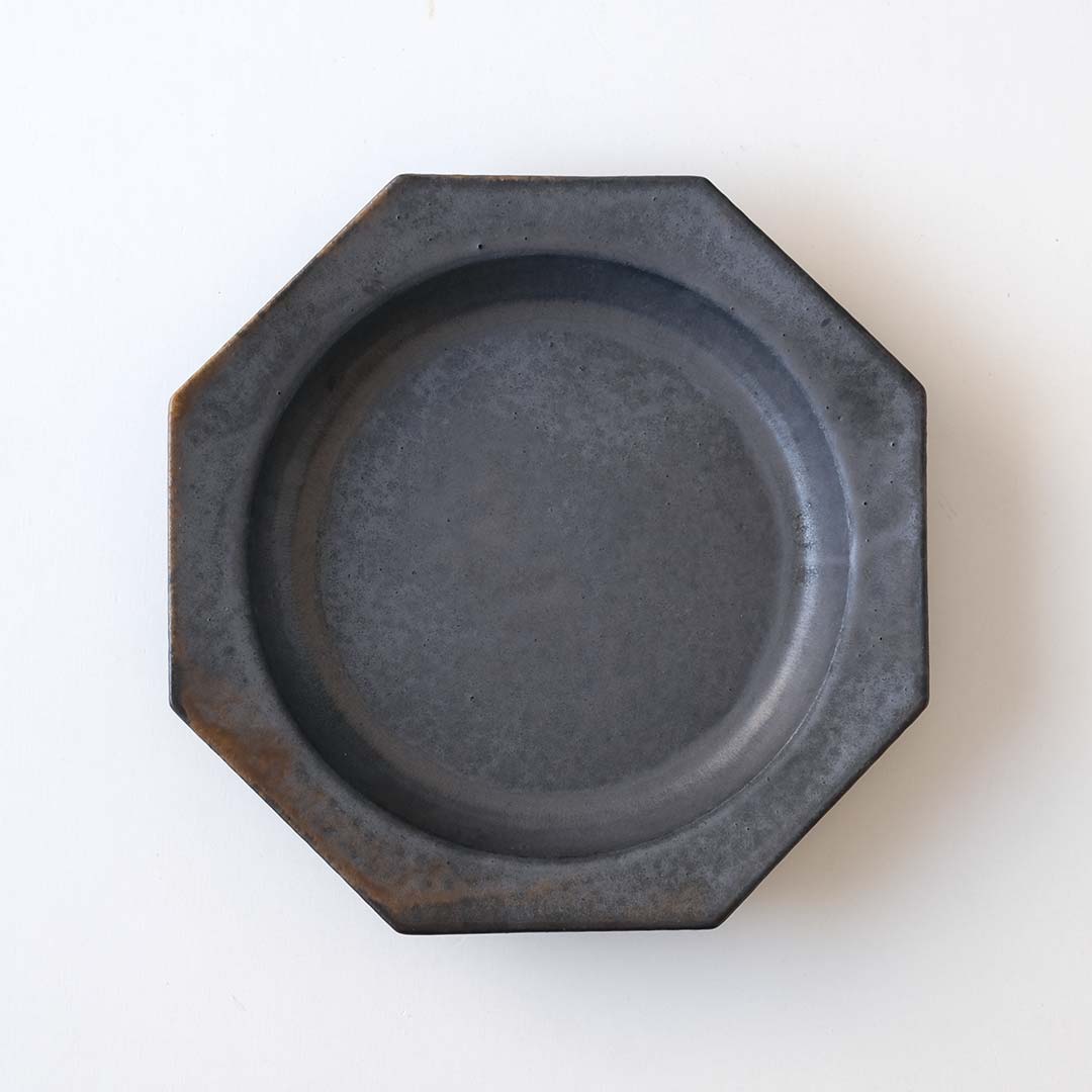 黒釉/八角皿/L | 醇窯(じゅんよう) | 糸島くらし×ここのき 公式通販サイト
