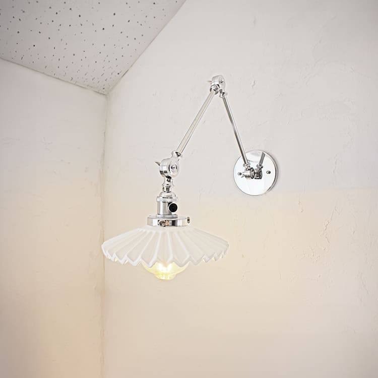 角度を自由に調整できるアンティーク風ブラケットライト