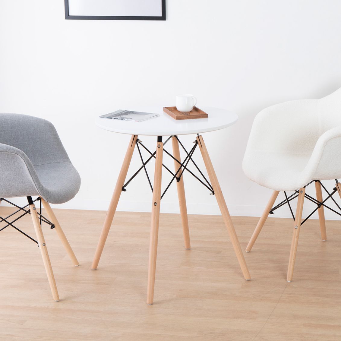 韓国風にも北欧風にも合わせやすい！コンパクトなイームズ円形カフェ