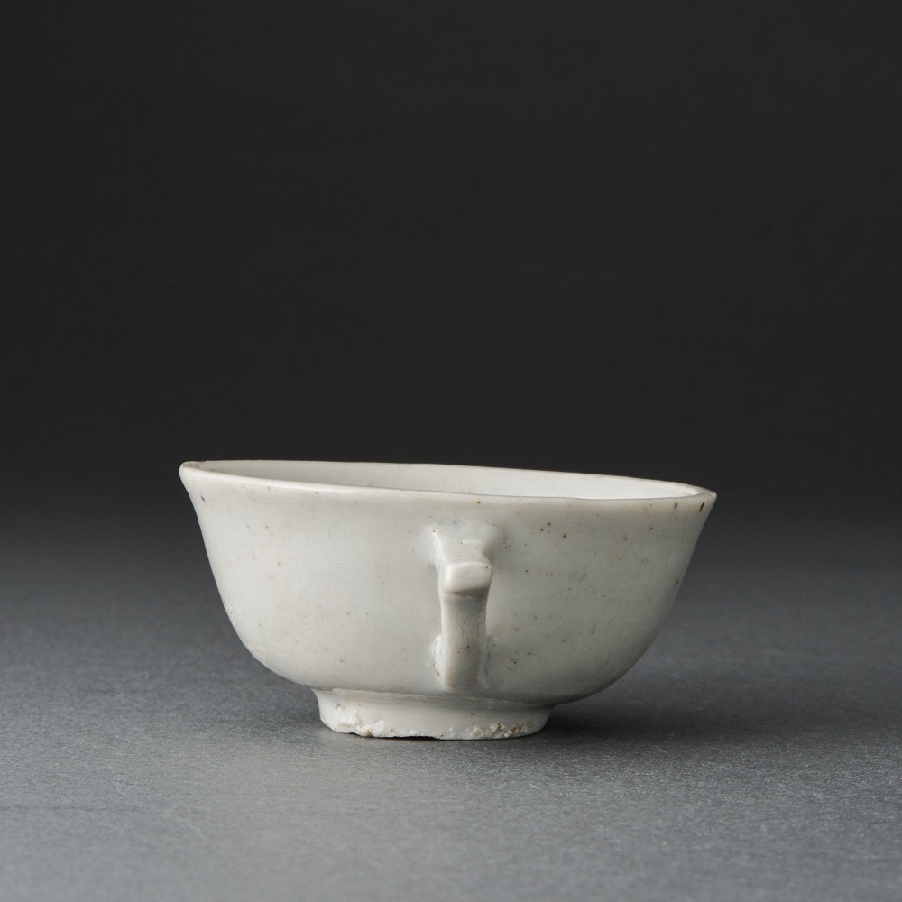 李朝耳盃 White Porcelain Sake Cup with Handles | すべての商品