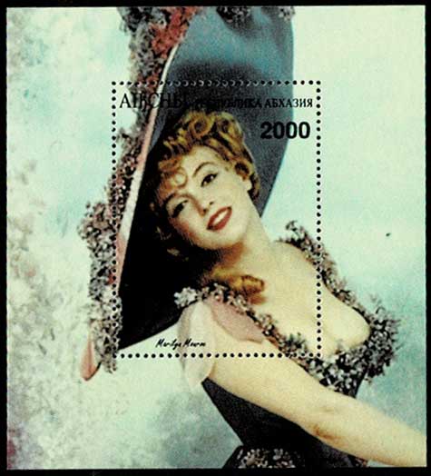 2933 外国切手 タジキスタン マリリンモンロー 田型入りシート 未使用