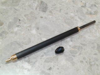 チェロ エンドピン カーボン製 16ミリ チェロエンドピン <BR>径8、10ミリでも大丈夫<BR>カーボン16ミリ