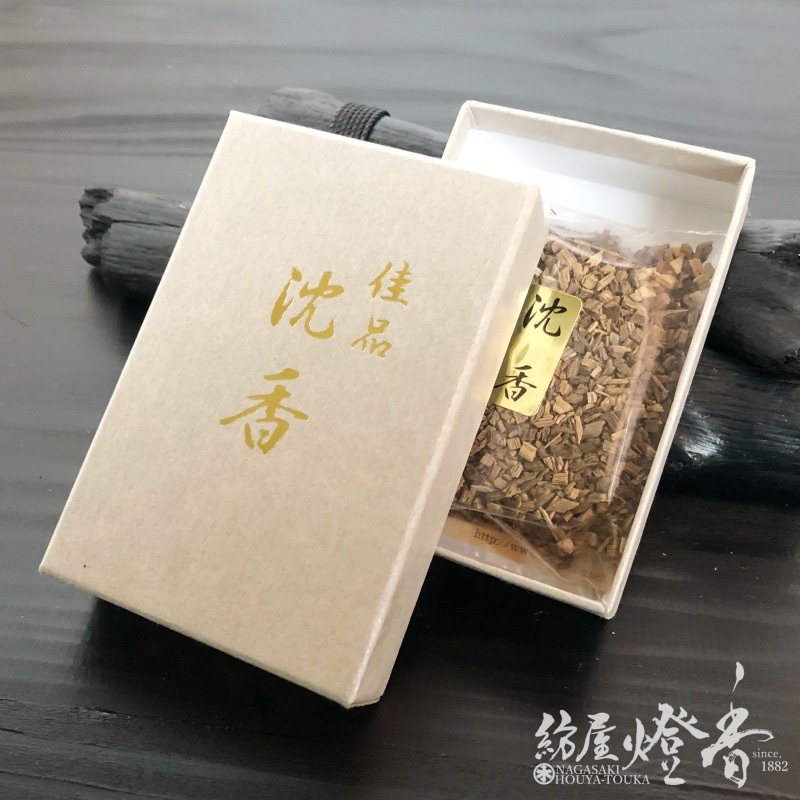 香木/香原料『佳品沈香(タニ沈香)【刻】10g紙箱入』精華堂 | 取扱い