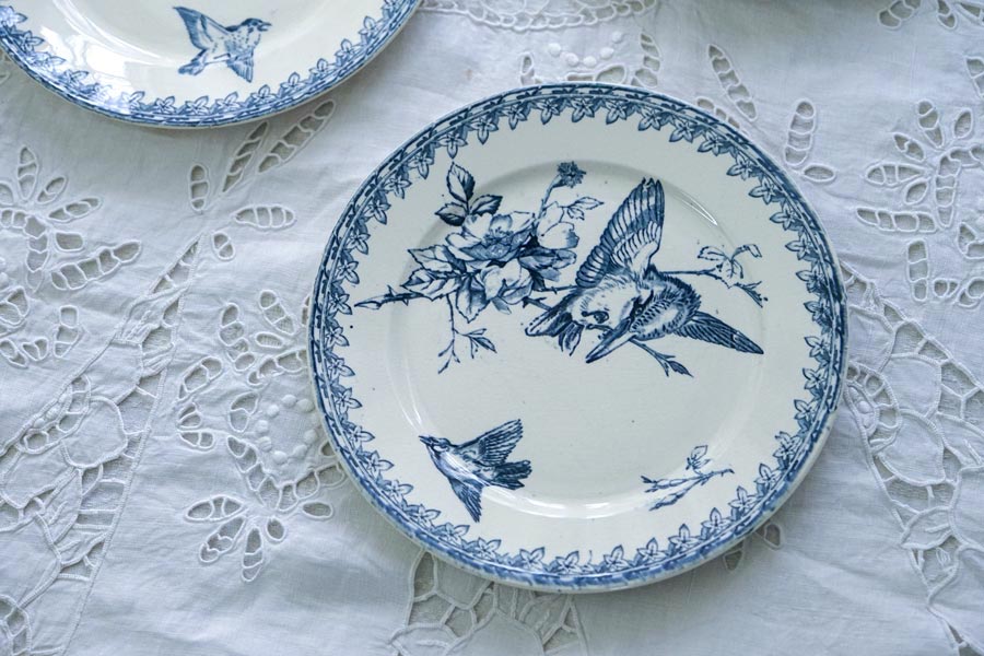 鳥のさえずりが聞こえてきそうなフランスアンティーク