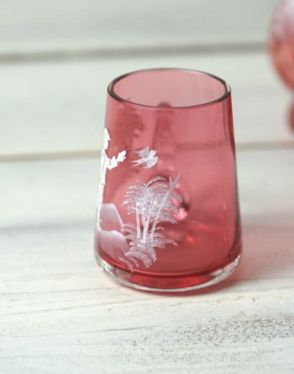 チェコのピンクの吹きガラスのエナメル絵のピッチャーとミニピッチャー