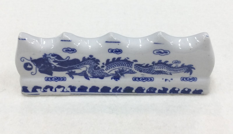 青花 磁器 書道筆掛け 筆置き 中国美術 龍柄 希少 青花 磁器 書道筆