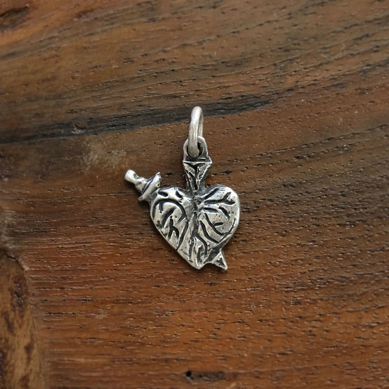 悲恋に耐える” コラソン＆ナイフ シルバーミラグロペンダント 【メール