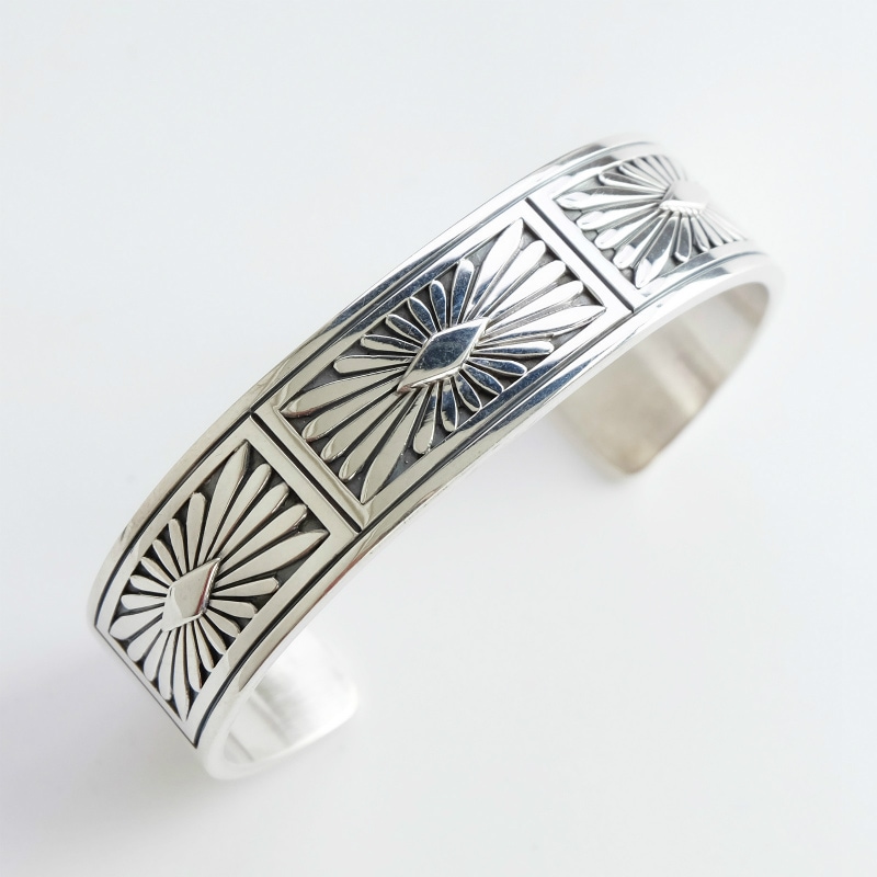 145mm ハワードネルソン サンバースト バングル｜マライカ公式通販