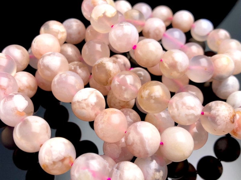 可愛い桜の花びら！☆人気のレアストーン☆桜模様の内包物☆天然石