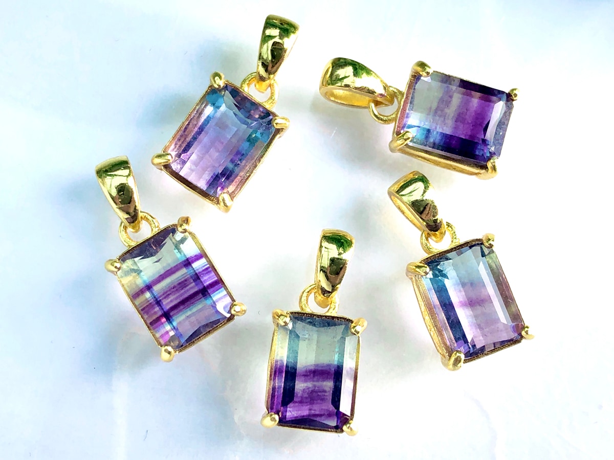 天然のレインボーカラー☆sv925☆天然石ペンダントトップ/レインボー