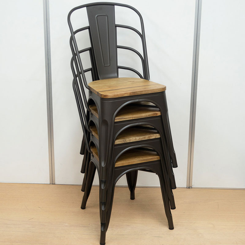 メタルフレーム×木製座面のダイニングチェア｜ショップライクな