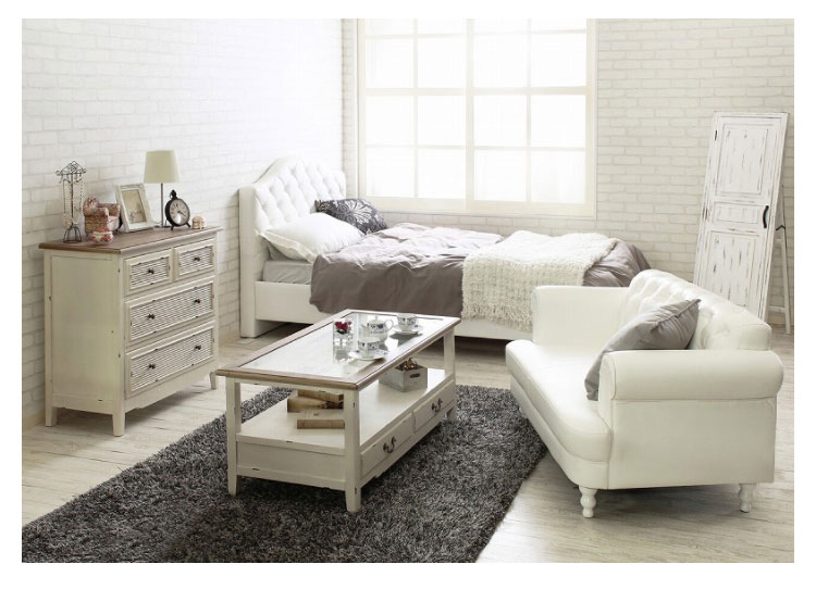 アンティーク調の天然木チェスト｜シャビーシックインテリア