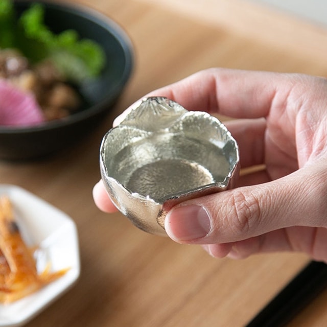 立山のぐい呑 - L - 金箔｜錫製雑貨・酒器の通販は能作オンライン