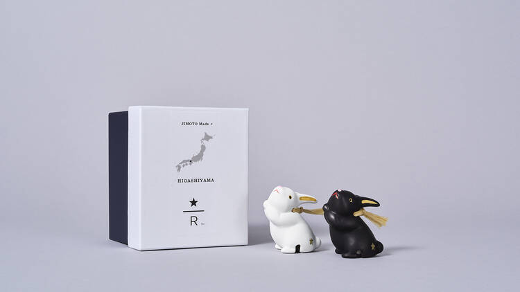 スターバックスリザーブ®ロースタリー東京で干支や縁起物の御所人形を