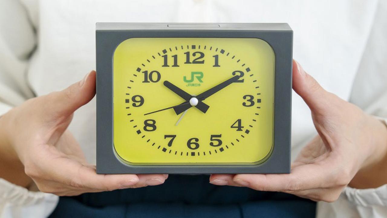 駅のあの時計｣が我が家に。JR東日本仕様の目覚まし時計、出た