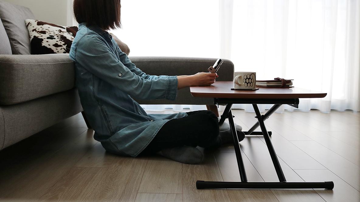 ニトリの昇降テーブルなら、ソファだってワークスペース化できちゃうよ