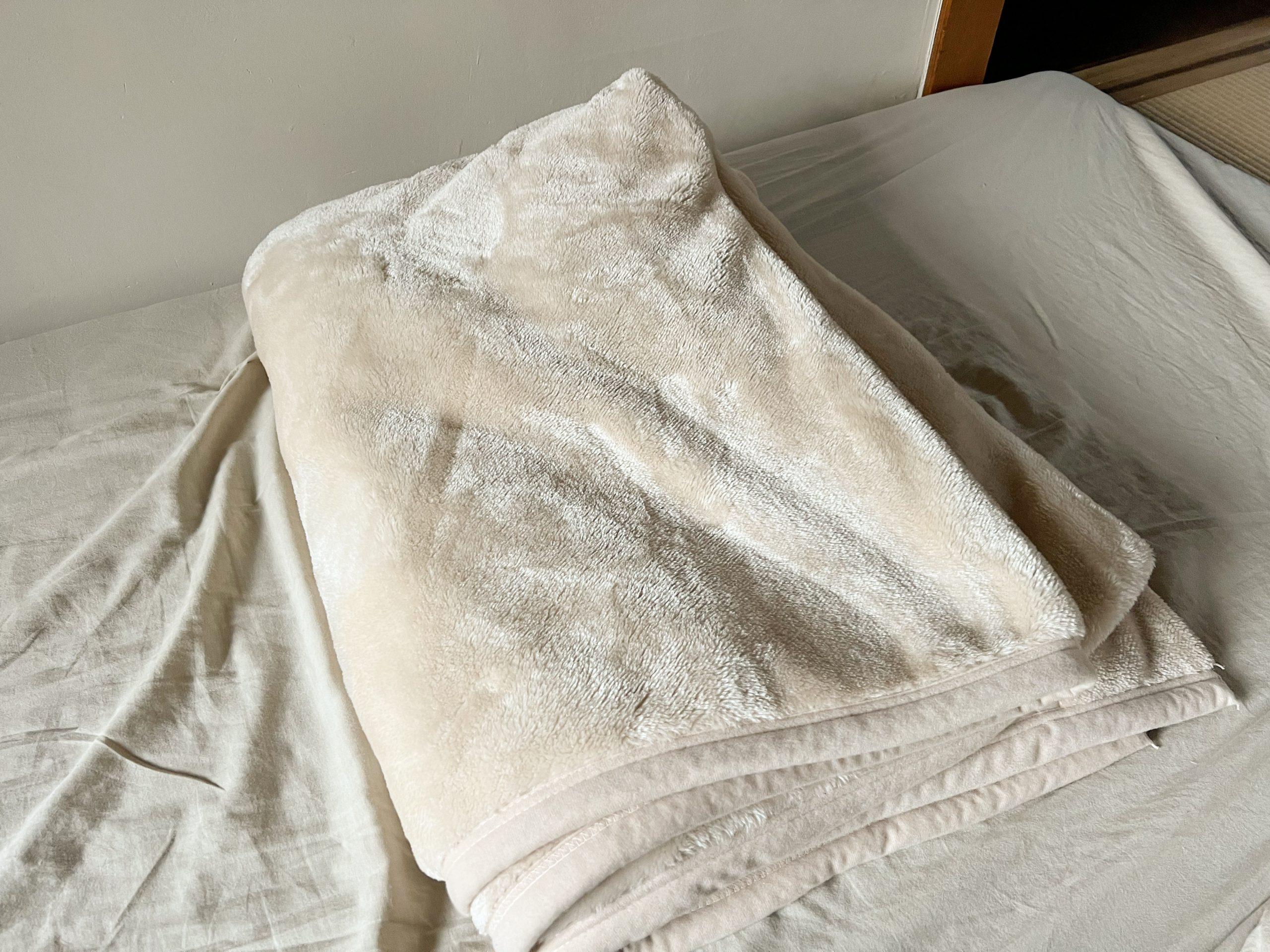 ユニクロの「ヒートテック毛布」のおかげで、毎日朝までぬくぬく眠れる