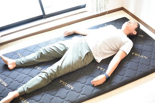 重ねるだけで睡眠環境が極上に。テイジン高反発マットレスを試してみた
