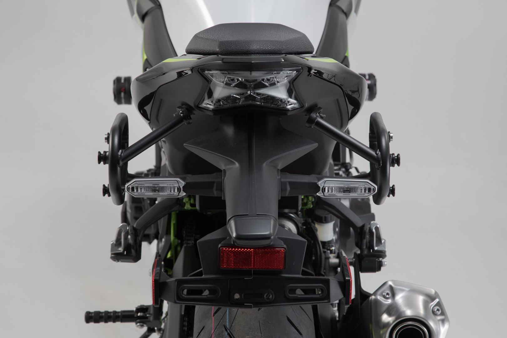 SLC side carrier right for Kawasaki Z900 (16-) - SW-MOTECH