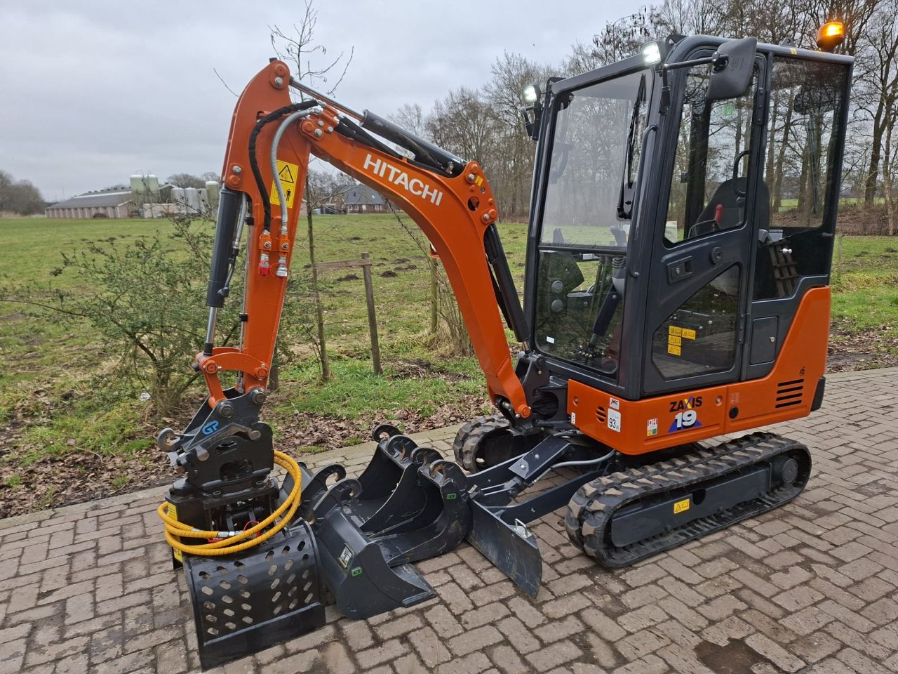 Hitachi ZX19-6 CR | bj2025 | 76 uur | 3 bakken en grijper, baujahr