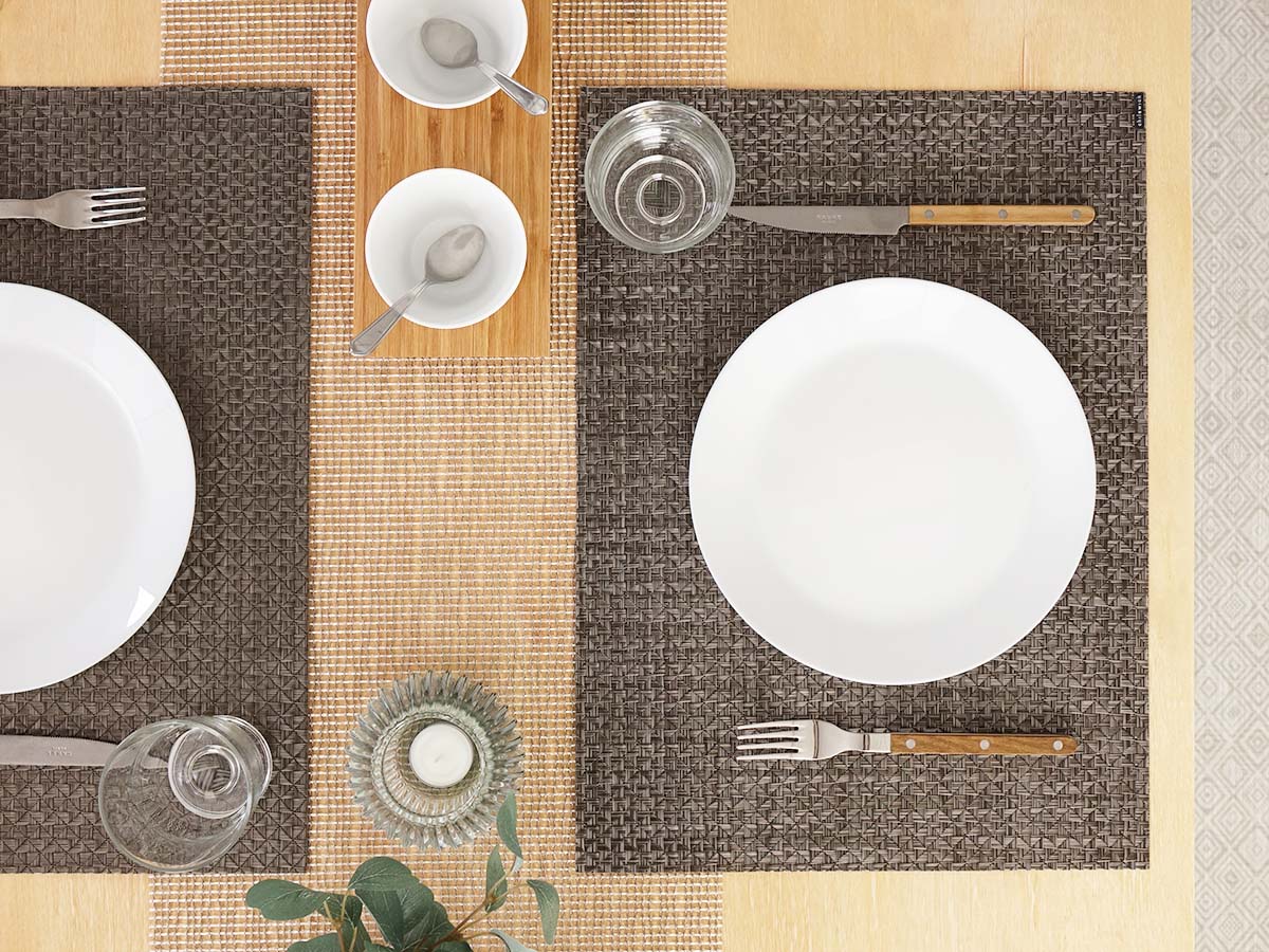 チルウィッチ 円形ランチョンマット・オリガミ｜ブラウンの多面体模様