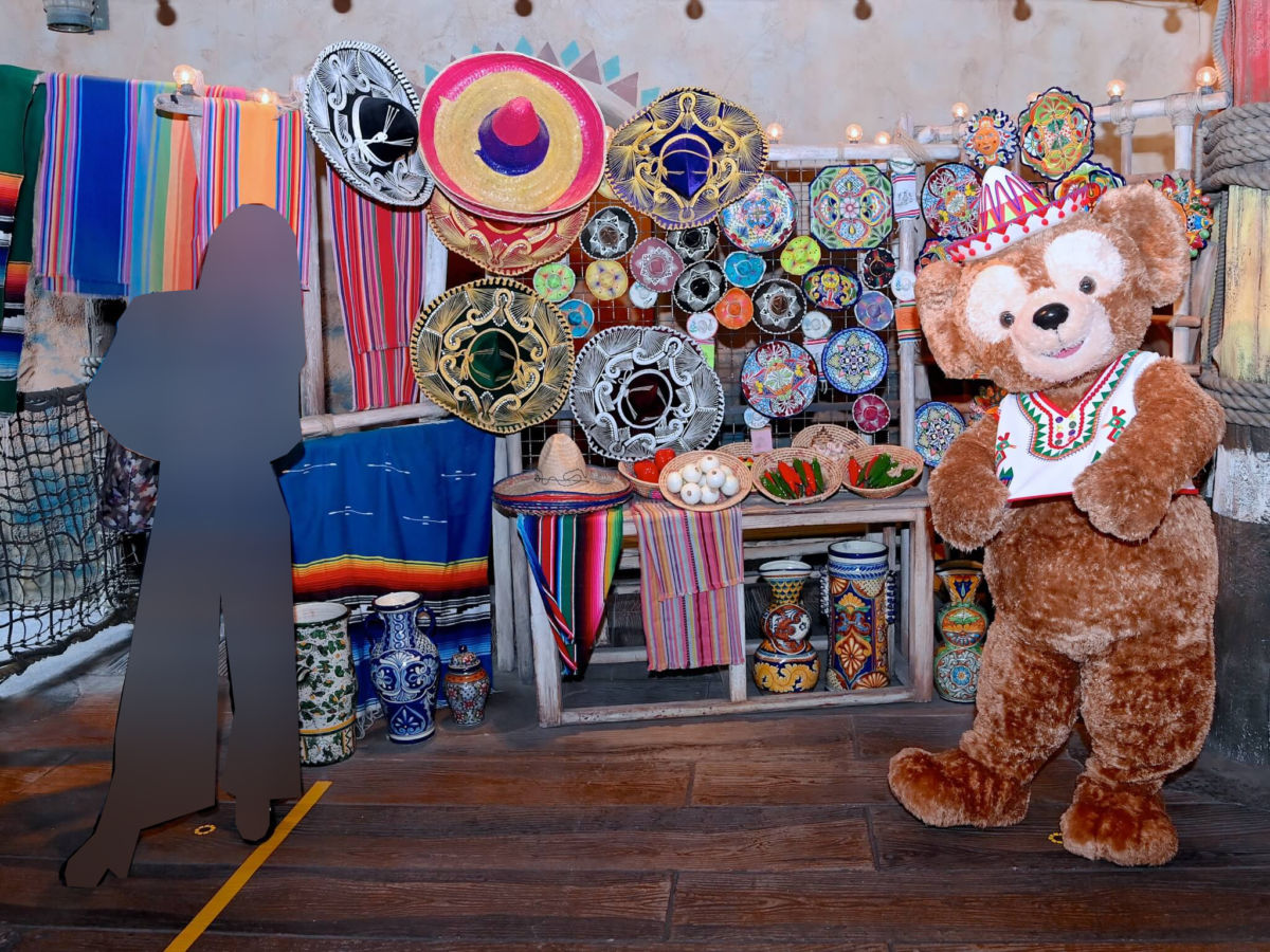 ラテンアメリカ風のダッフィー！「“サルードス・アミーゴス