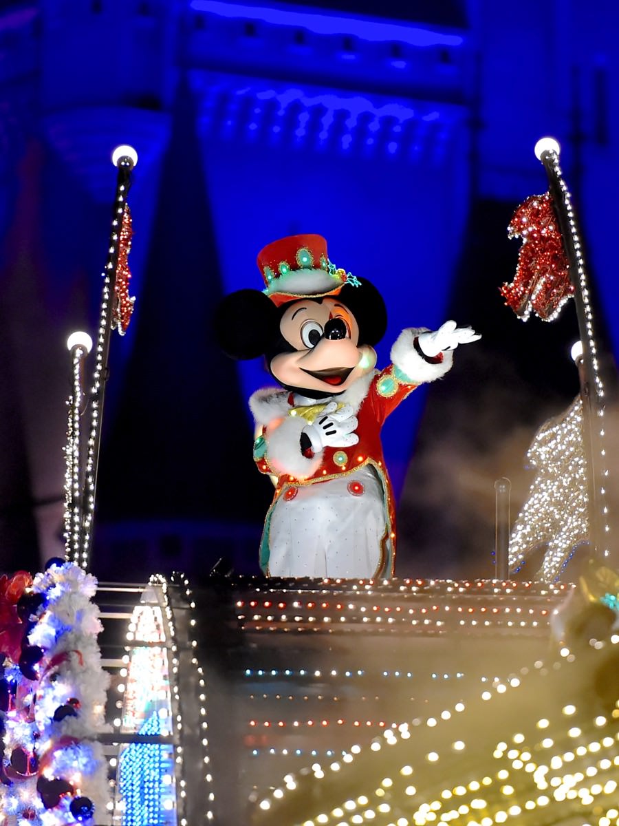 ミッキー・ミニー・プルートが新コスチュームで登場☆東京