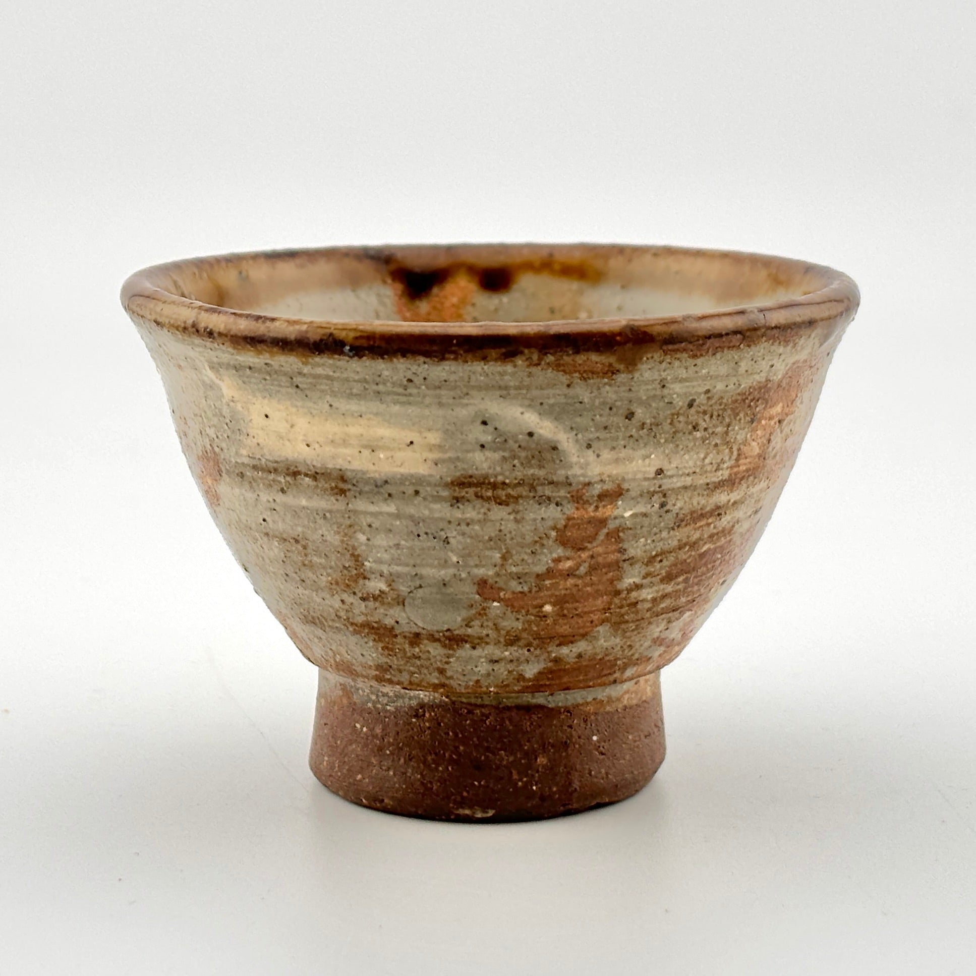 壺屋焼 人間国宝 金城次郎作 魚文ぐい呑 – 生活民芸 なかむた