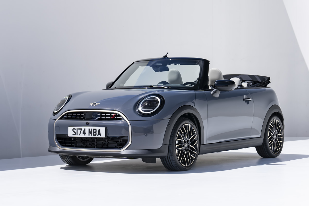 MINI クーパー コンバーチブルS（F67）のスペックと装備 | MINI COOPER