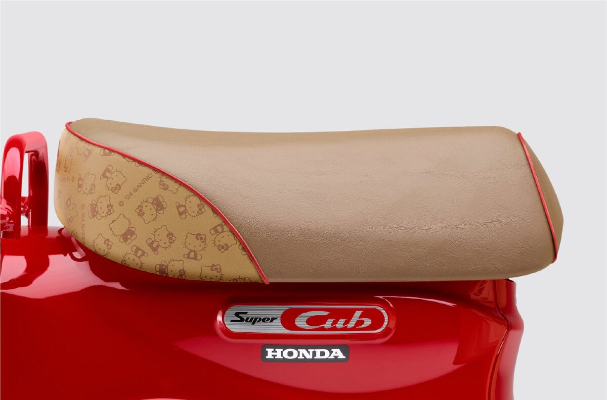 まさか…奇跡のコラボが実現」ホンダの“スーパーカブ50・110”にハロー